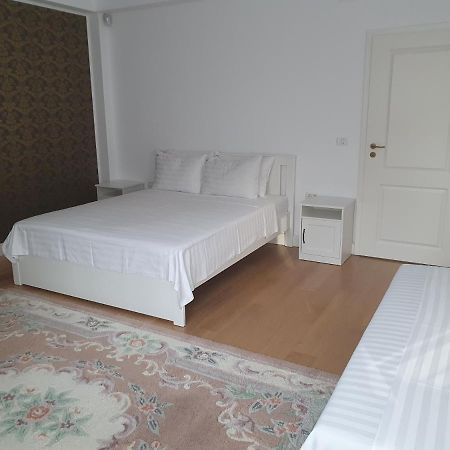French Boutique Hotel Brassó Kültér fotó