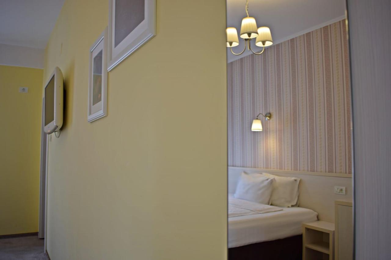 French Boutique Hotel Brassó Kültér fotó