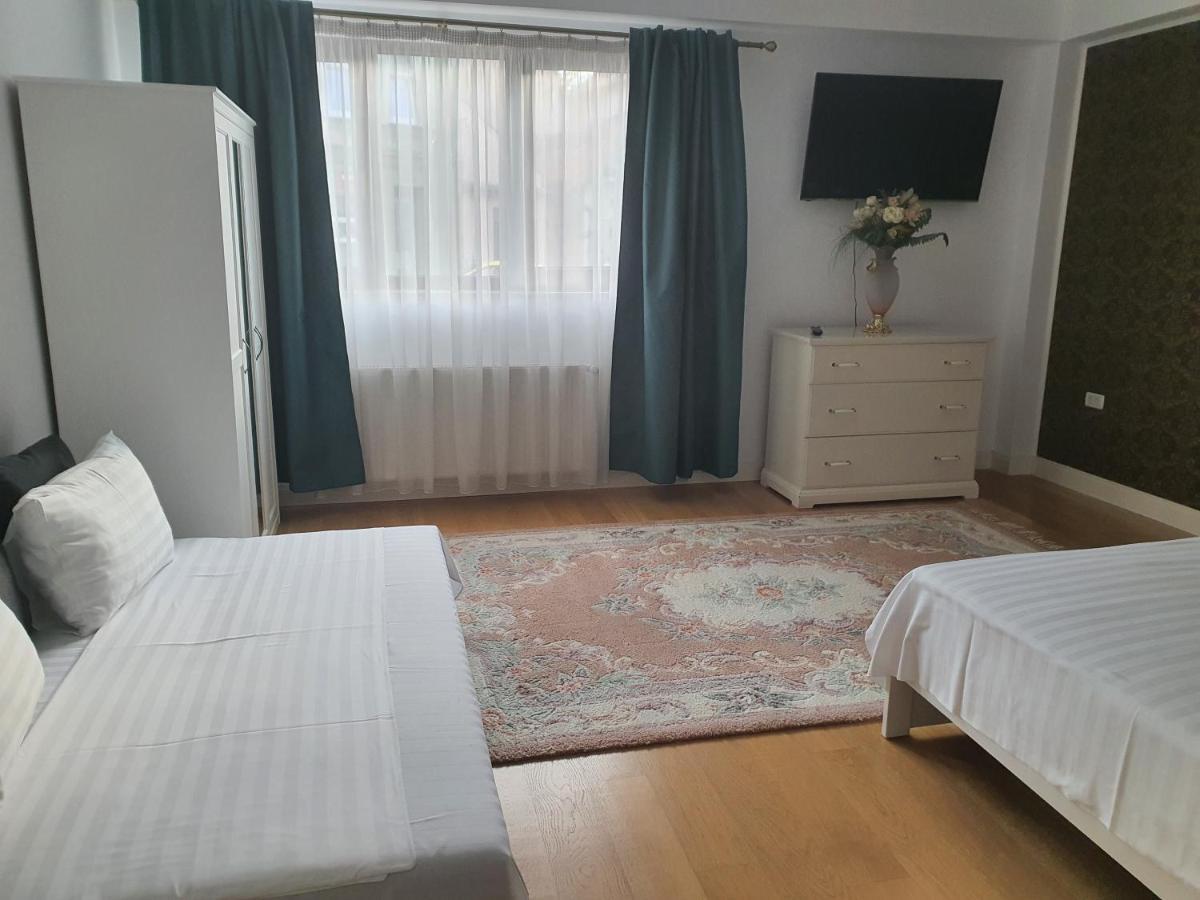 French Boutique Hotel Brassó Kültér fotó