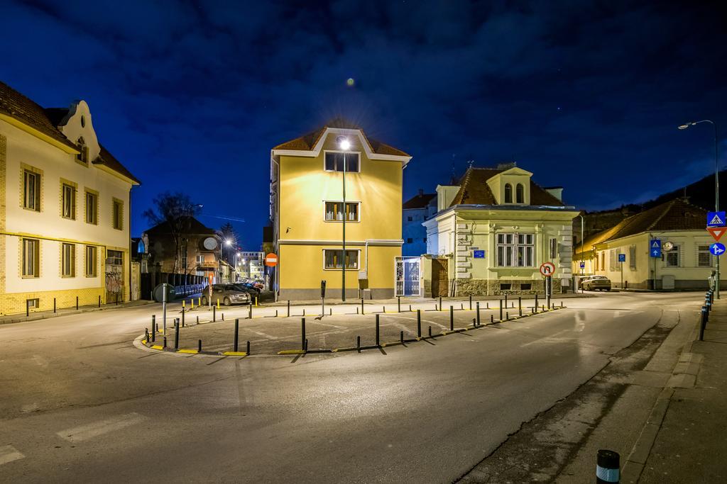 French Boutique Hotel Brassó Kültér fotó