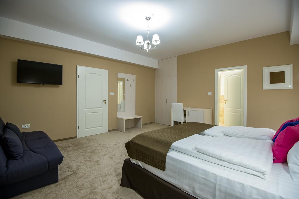 French Boutique Hotel Brassó Kültér fotó