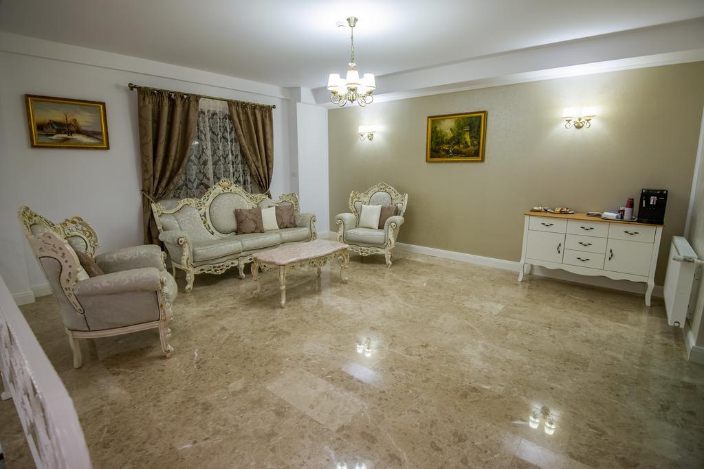 French Boutique Hotel Brassó Kültér fotó
