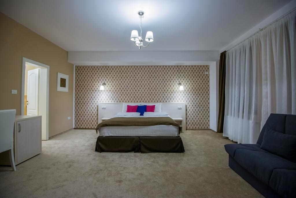 French Boutique Hotel Brassó Kültér fotó