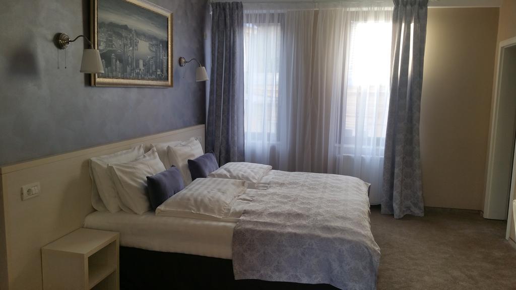 French Boutique Hotel Brassó Kültér fotó