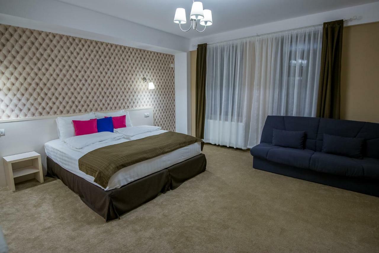 French Boutique Hotel Brassó Kültér fotó