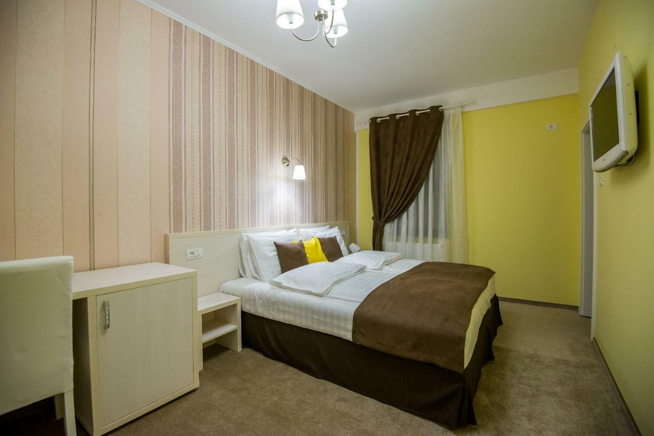 French Boutique Hotel Brassó Kültér fotó