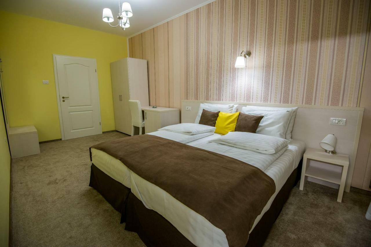 French Boutique Hotel Brassó Kültér fotó