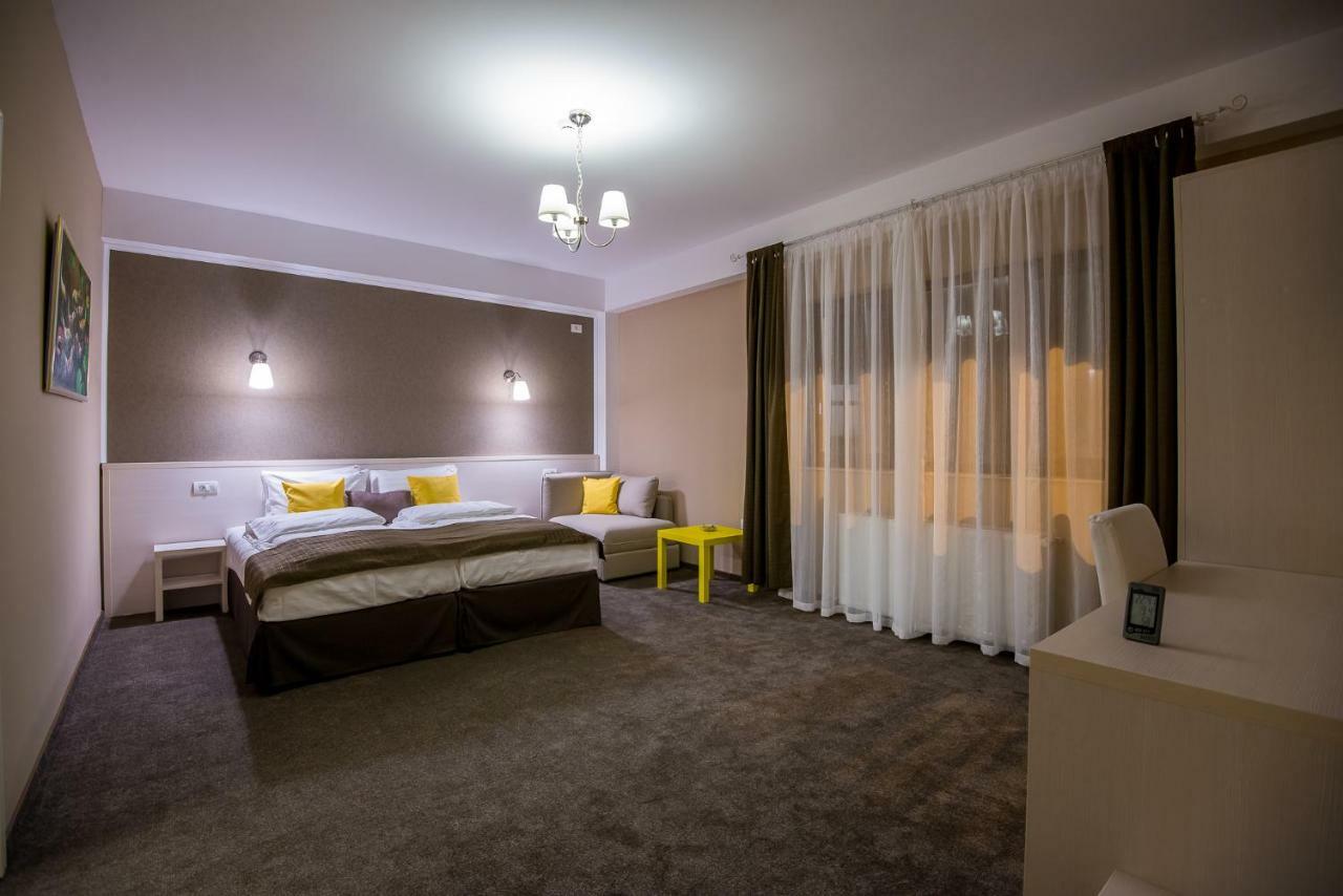 French Boutique Hotel Brassó Kültér fotó