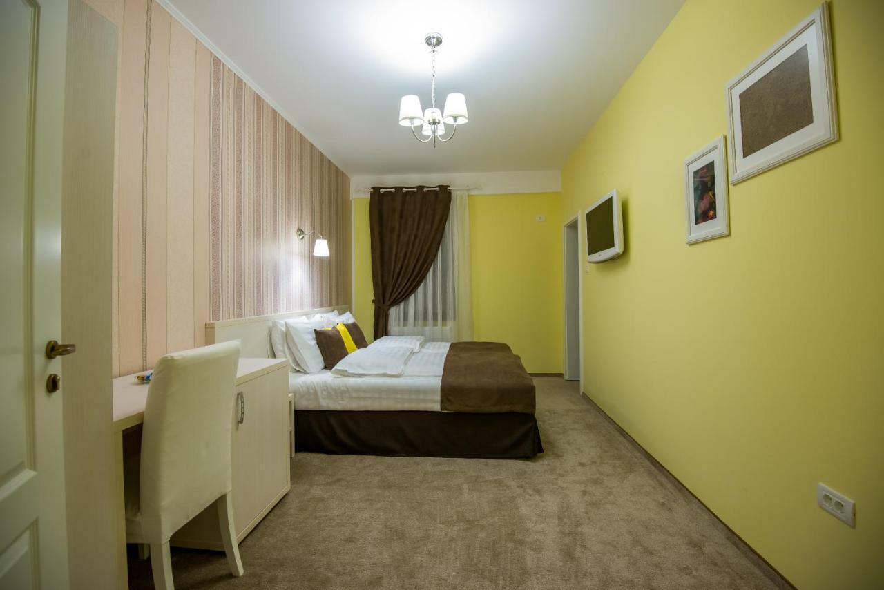 French Boutique Hotel Brassó Kültér fotó